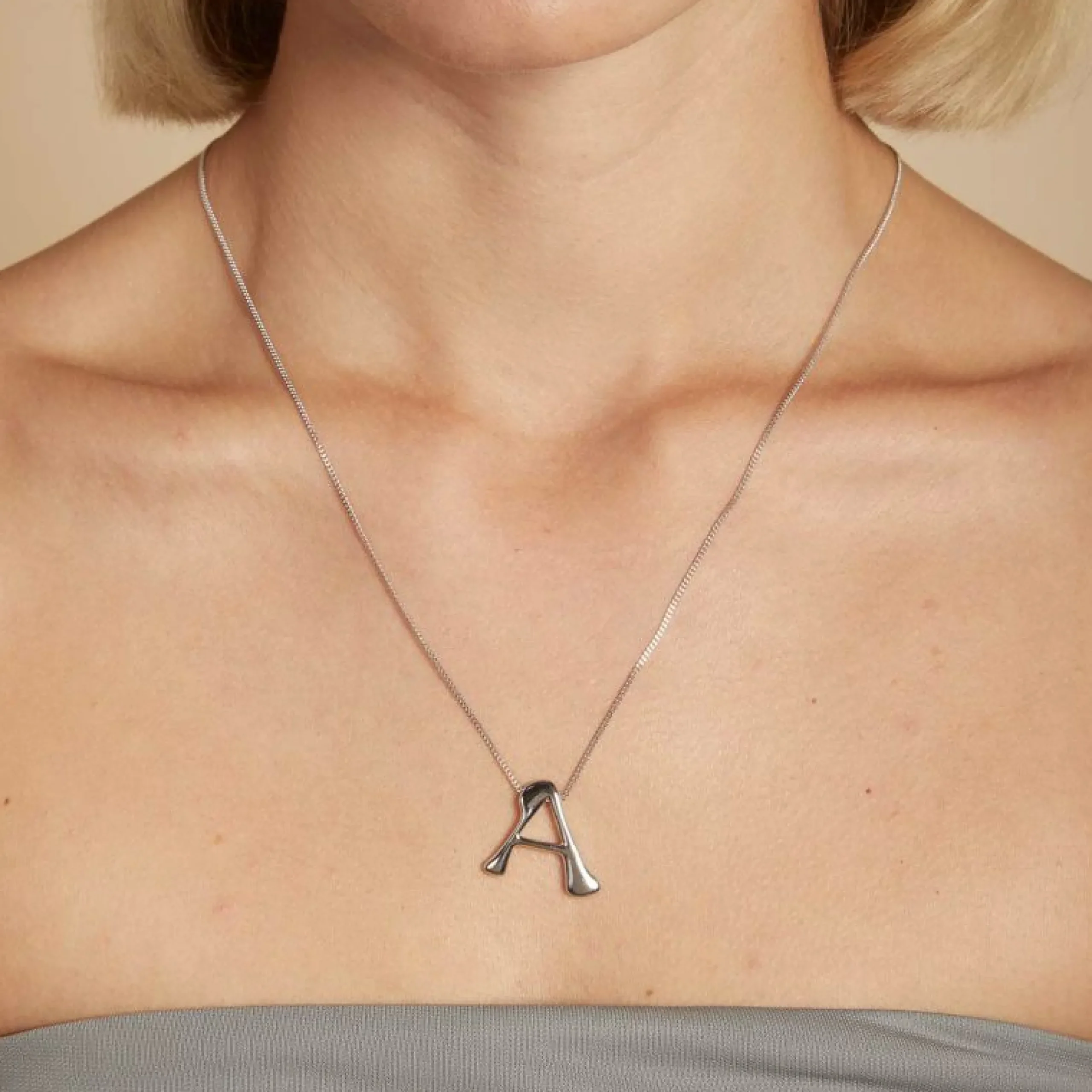 a_initial_bold_pendant_ne_1-1.webp A Initial Bold Pendant Necklace in Silver