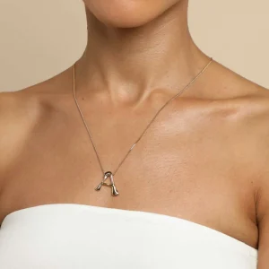 A Initial Bold Pendant Necklace in Gold