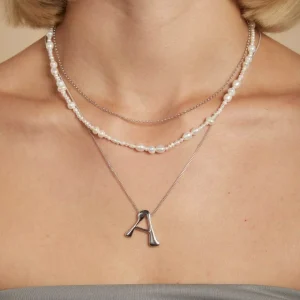 A Initial Bold Pendant Necklace in Silver