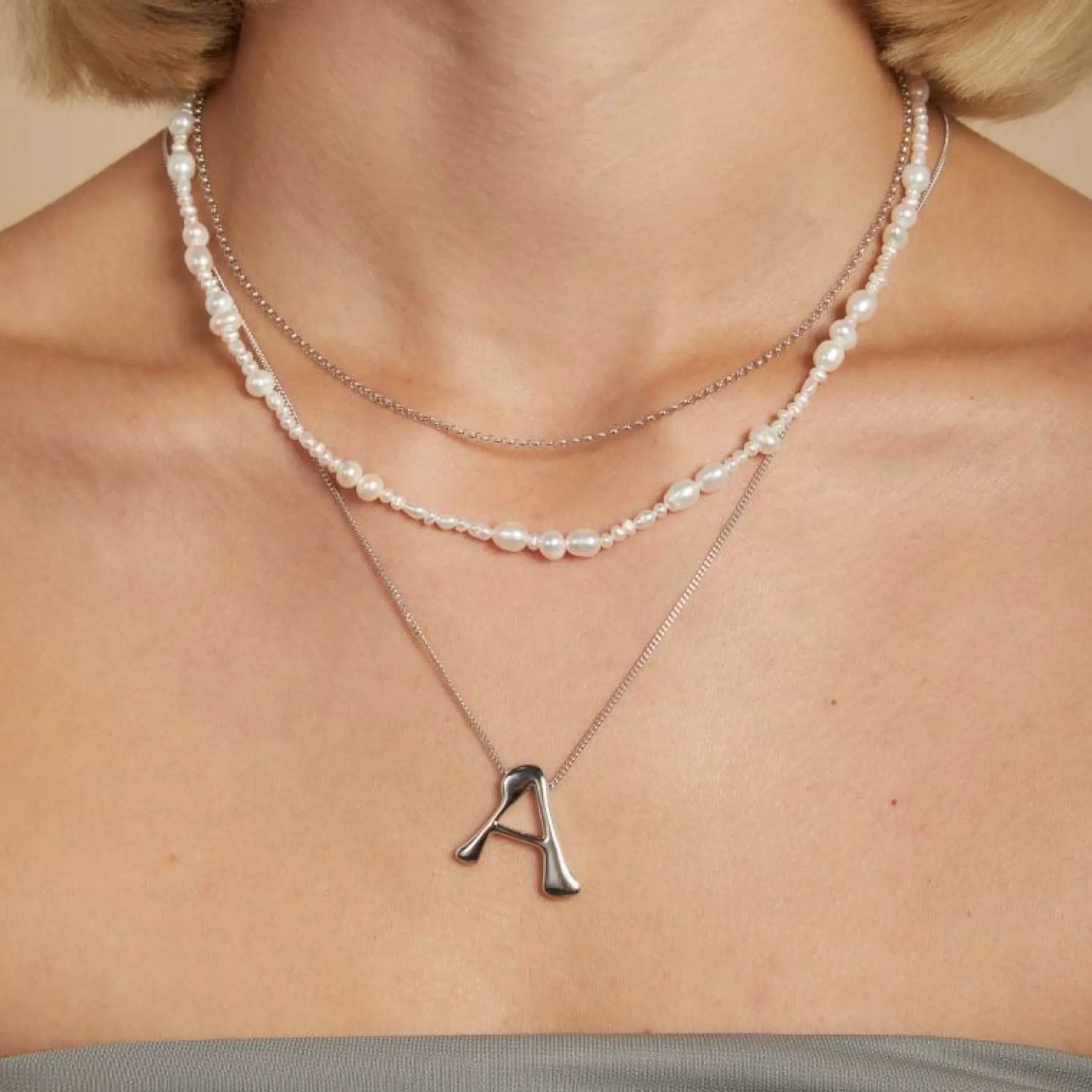a_initial_bold_pendant_ne_2-1.webp A Initial Bold Pendant Necklace in Silver