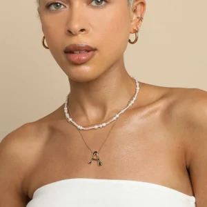 A Initial Bold Pendant Necklace in Gold