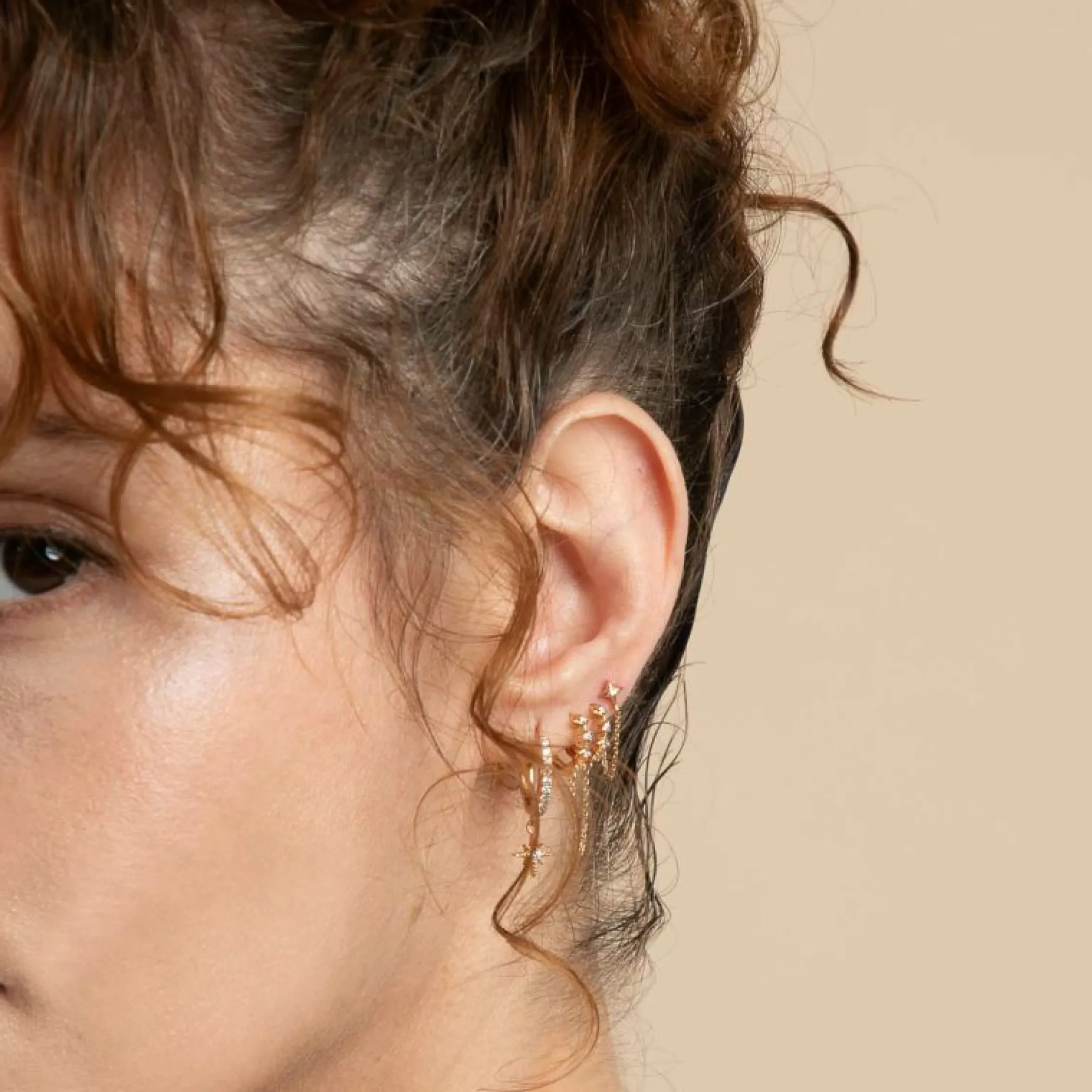 cosmic_star_chain_stud_ea_2-1.webp Cosmic Star Chain Stud Earrings in Gold