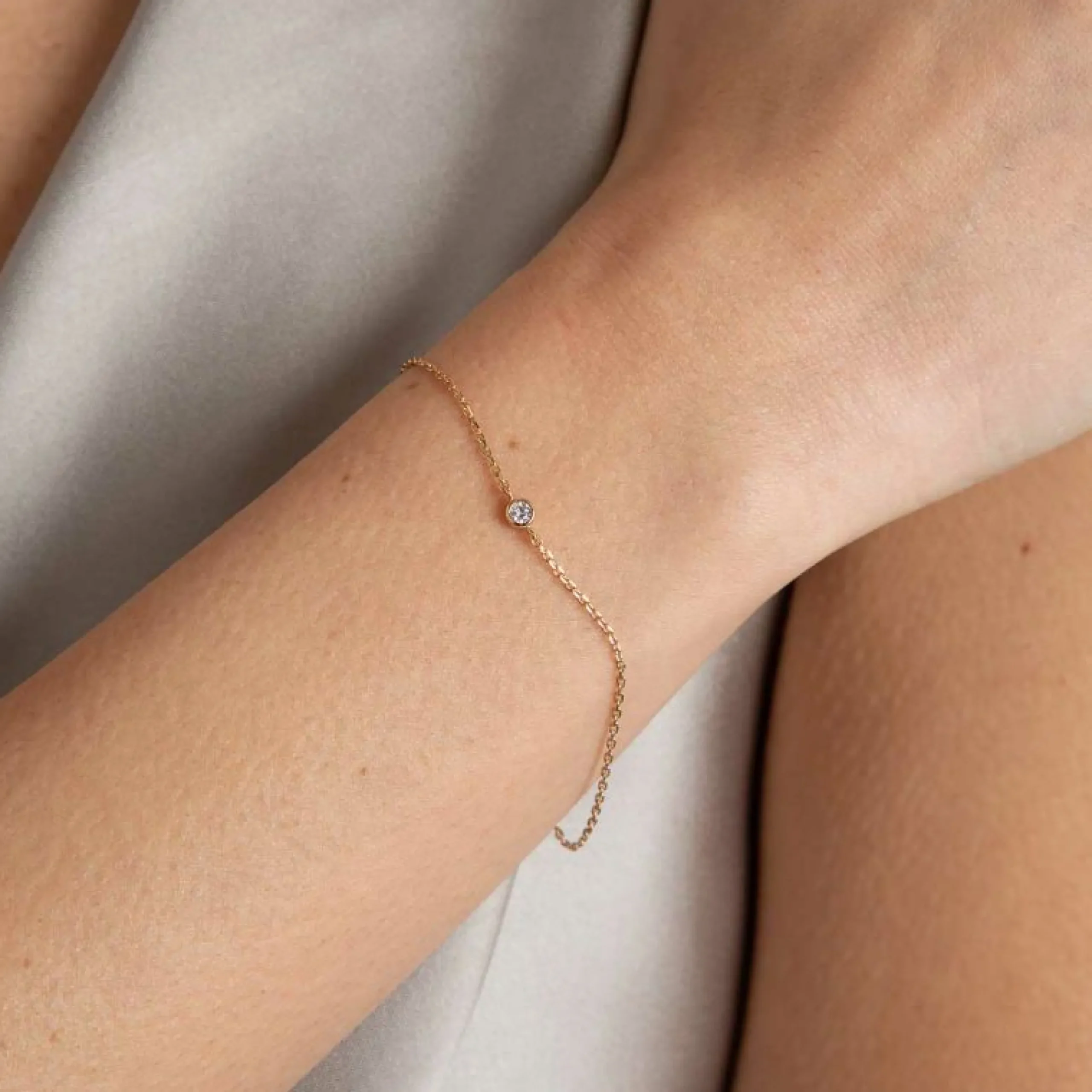 essential_crystal_charm_b_1.webp Essential Crystal Charm Bracelet in Gold