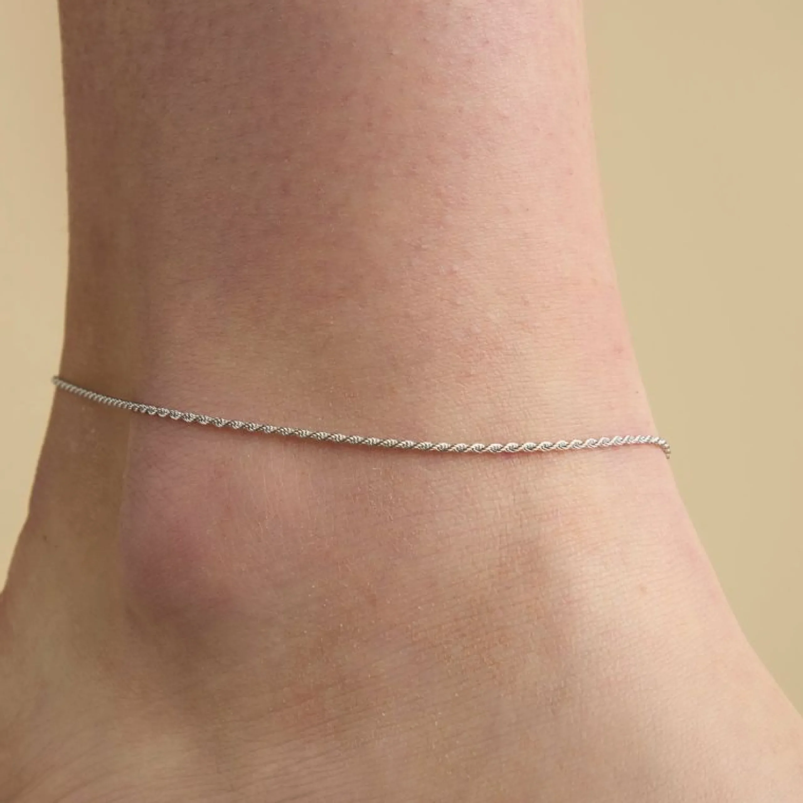 essential_rope_chain_ankl_1.webp Essential Rope Chain Anklet in Silver