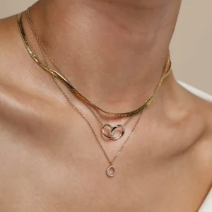 O Initial Pavé Pendant Necklace in Gold